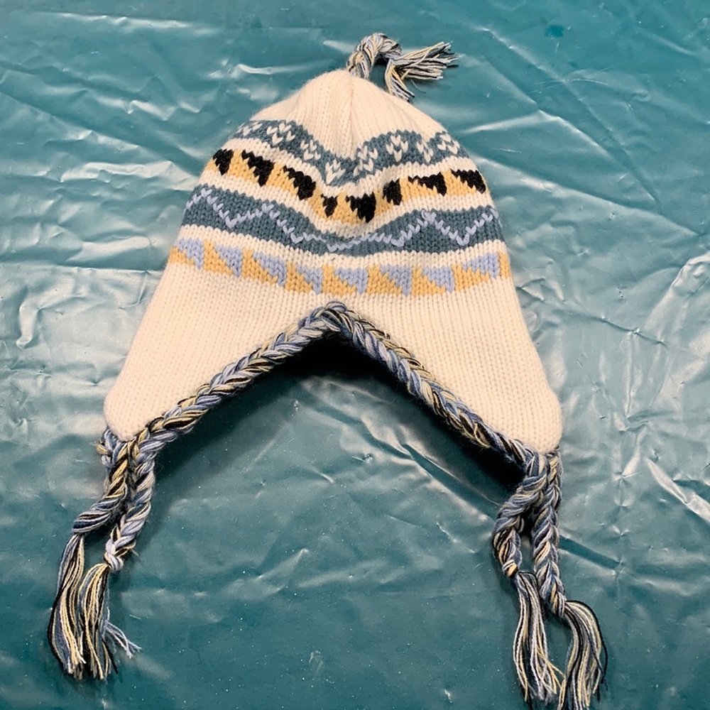 NWOT Cozy Winter Knit Hat with Soft Fleece Lining & Braided Trim